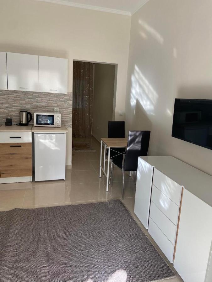 Ifos Apartments Salonicco Esterno foto
